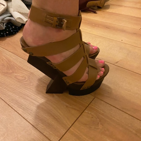 United Nude Tan Wedge - Picture 5 of 5